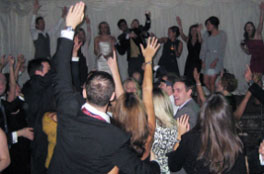 wedding-band-groovestone-marquee-wedding